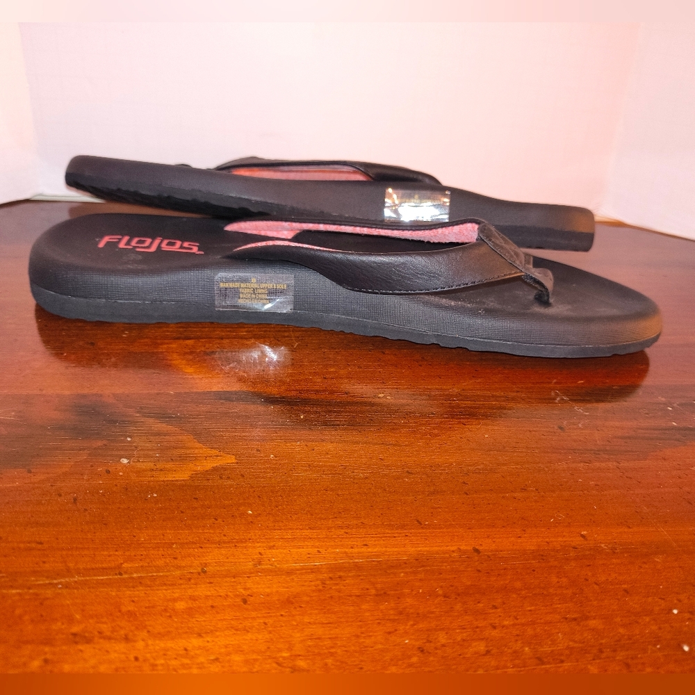 Flojos Women’s Black and Pink Flip-Flop Sandals